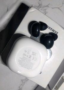 Samsung Buds And 7in1 Uktra watch Combi