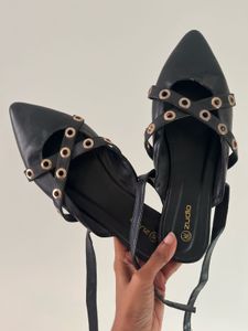 Chic Black Pointed Toe Flats