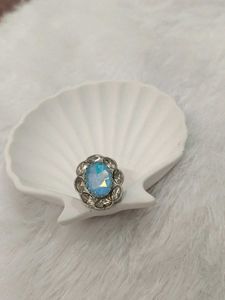 Stunning Oval Blue Gem Ring