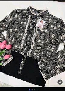 Stylish Printed Blouse with Lace Detail