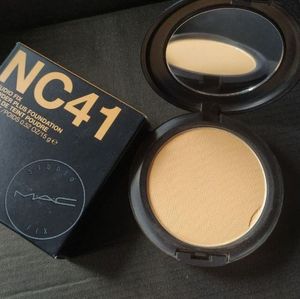 MAC Studio Fix Powder compact