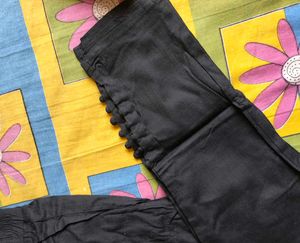Comfortable Black and res pent with pocket