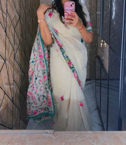 Cream Saree with Floral Embroidery