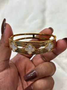 Elegant Clover Motif Bangle Bracelet