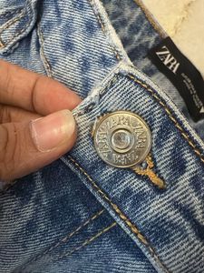 Light Wash Ripped Jeans