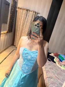 Stunning Blue Embellished Gown🦋🎀
