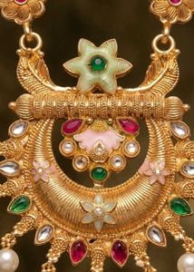 Exquisite Gold Kundan Necklace Set