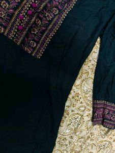 Black Floral Embroidered Straight Kurti
