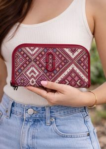 clsso klare  Zip Around Wallet