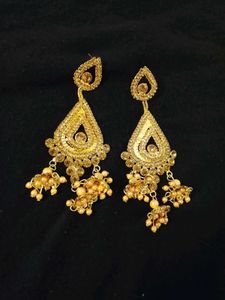 Exquisite Gold-Toned Pearl Dangler Set