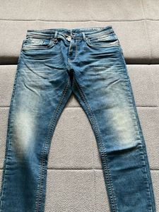 Men's Blue Wash Distressed Denim Jeans