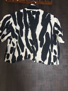 Monochromatic Abstract Print Button-Up Shirt