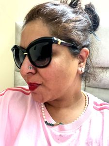 Stylish Black Cat-Eye Sunglasses