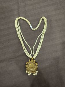 Elegant Pearl Necklace with Pendant