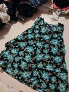 Floral Print Sleeveless Top