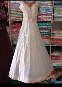 bust 40 Elegant White Lehenga Choli