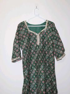 Green Printed Kurta with Lace Detail