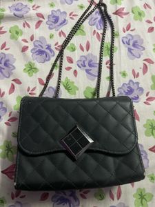 Chic Black Quilted Crossbody Bag