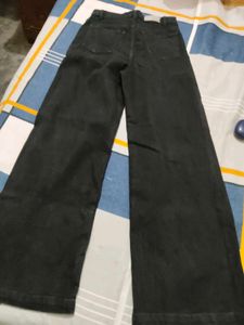 Black Wide-Leg Distressed Jeans