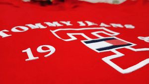 Tommy Jeans Red T-Shirt - Pure Cotton