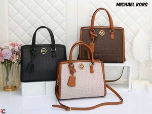 *MICHAEL KORS* *CHANTAL MEDIUM LOGO SATCHEL BAG*