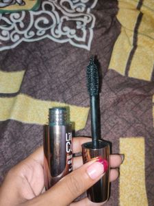 Lift &amp; Curl Volume Lash 4D Mascara