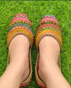 Embroidered Juttis / Sandal for women 🎀