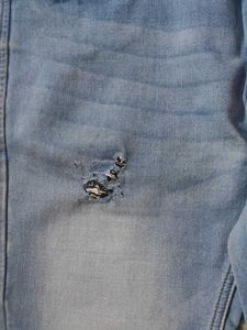 Light Wash blue torn Jeans