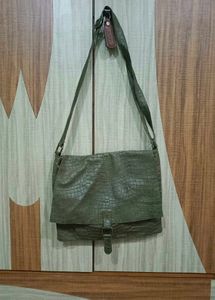 Stylish Green Crocodile Embossed Shoulder Bag