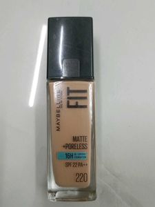 Maybelline Fit Me Matte Foundation 220