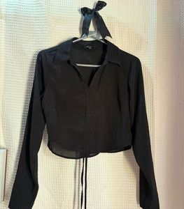 Chic Black Cropped Blouse