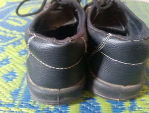 Classic Black Leather Lace-Up Shoes