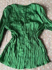 H&amp;M Emerald Green Crinkle V-Neck Top