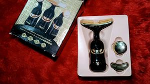 TCCO Face Lifting &amp; Tightening Massager Tool