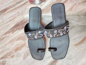 Embellished Toe Ring Sandals