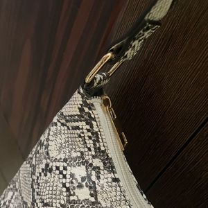 Stylish Snake Print Shoulder Bag