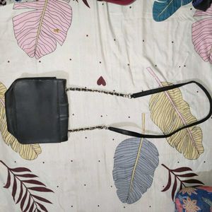 Chic Black Crossbody Bag with Chain Strap