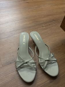 Luna Blu Women's Flat Sandals
