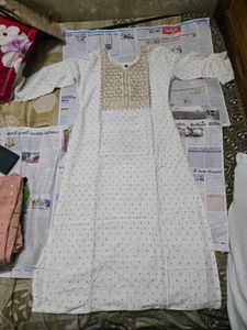 Elegant White Kurta Set with Gold Embroidery