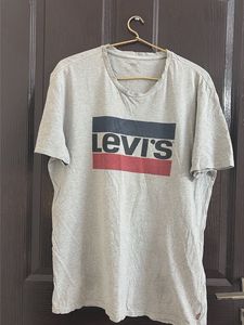 Levi's Grey T-Shirt with Classic Logo