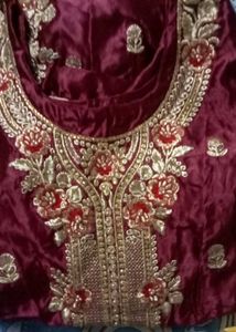 Embroidered suit new hai stitch kar wake rakhe ha