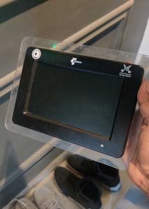 Digital Photo Frame with Clear Display