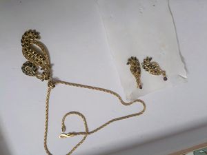 Beautiful Purple Jewellery Set Earrings Neck Chain