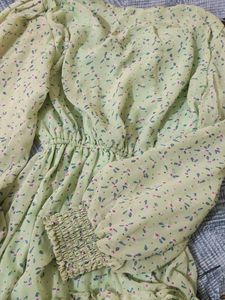 Chic Green Floral Peplum top