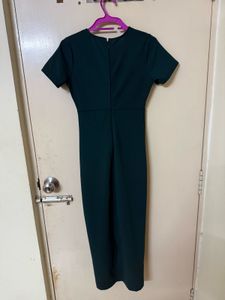 Elegant Emerald Green Twist Front Midi Dress