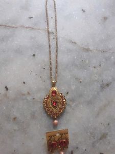 Gold Tone Necklace &amp; Earrings Set