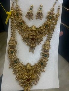 Exquisite Gold Necklace and Earring Set