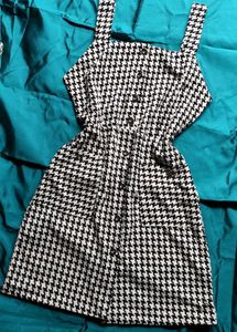 Houndstooth Button-Front Dress 👗✨