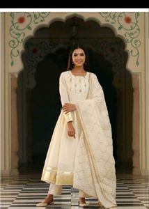 Elegant White &amp; Gold Dupatta