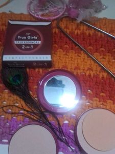 True Girls 2-in-1 Professional Compact Powder